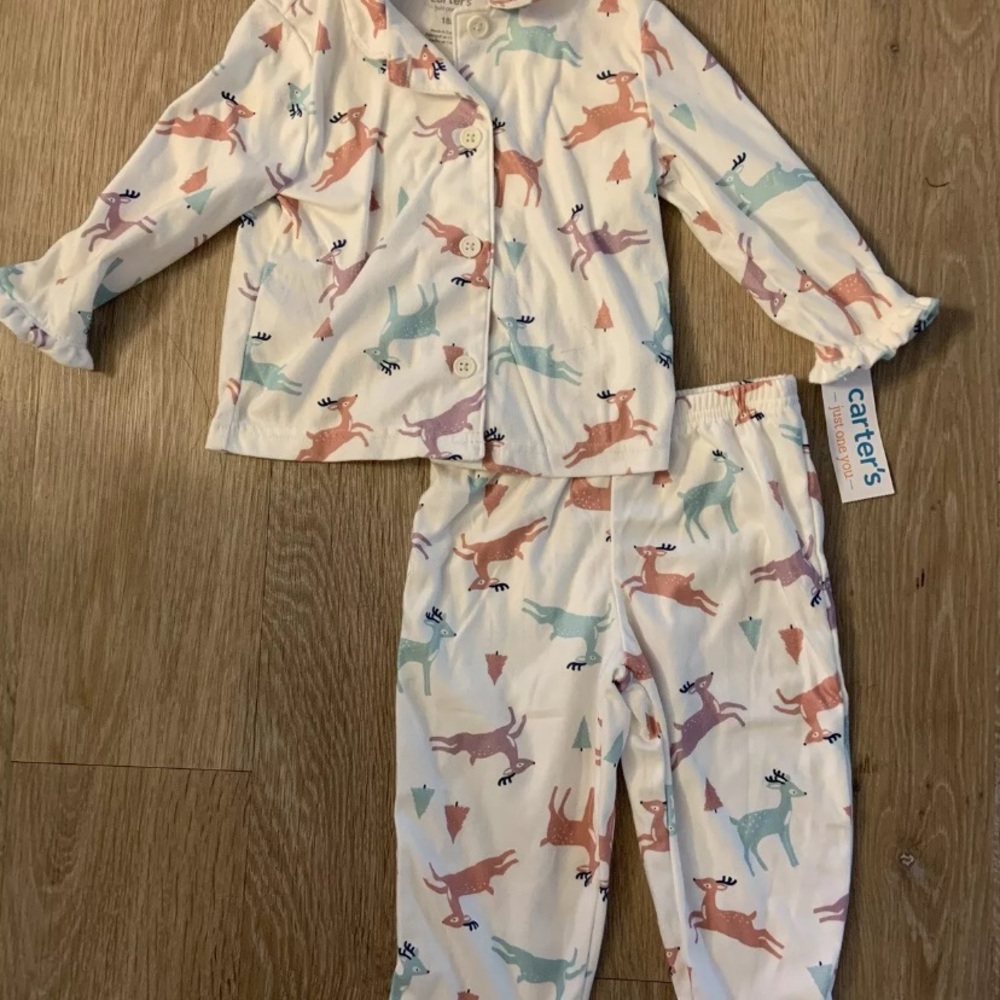 (NWT) Carter’s Girl’s Size 18 Months Pajama Set With Reindeer Print